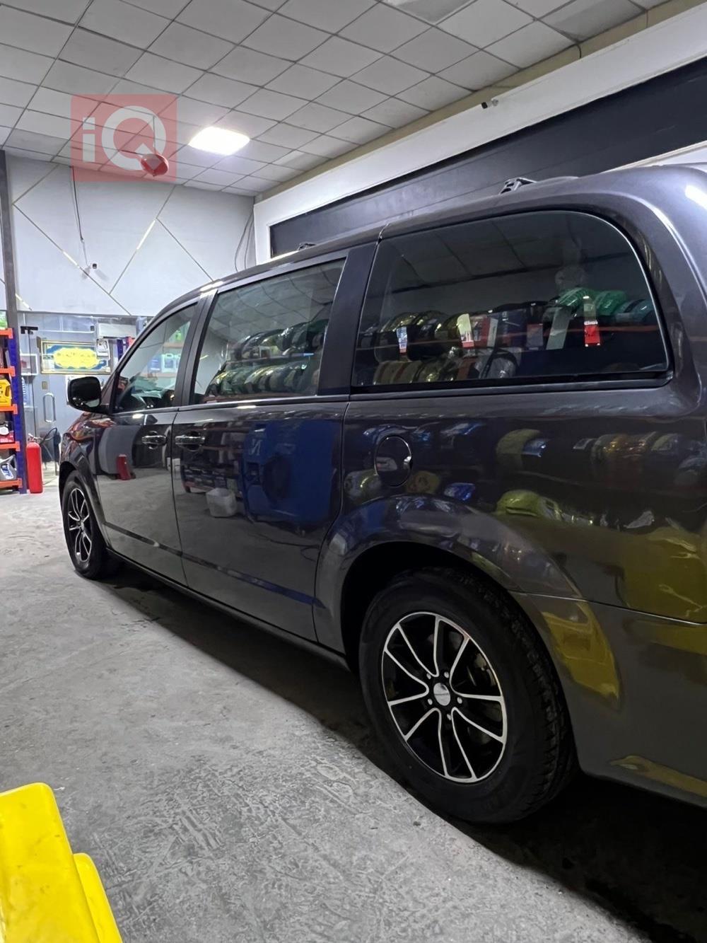 دودج جراند كارافان